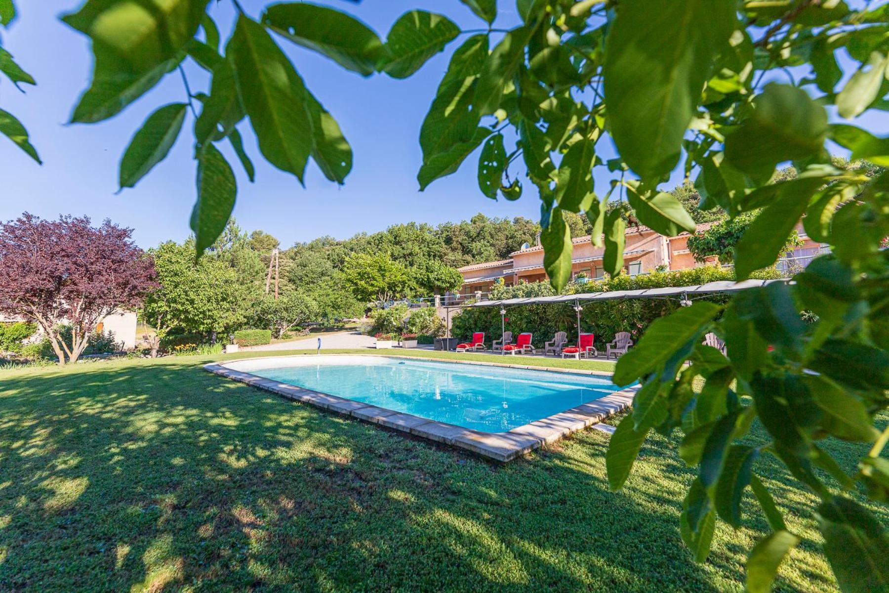 La Bastide Des Roses Bed & Breakfast Saint-Julien-d'Asse Dış mekan fotoğraf