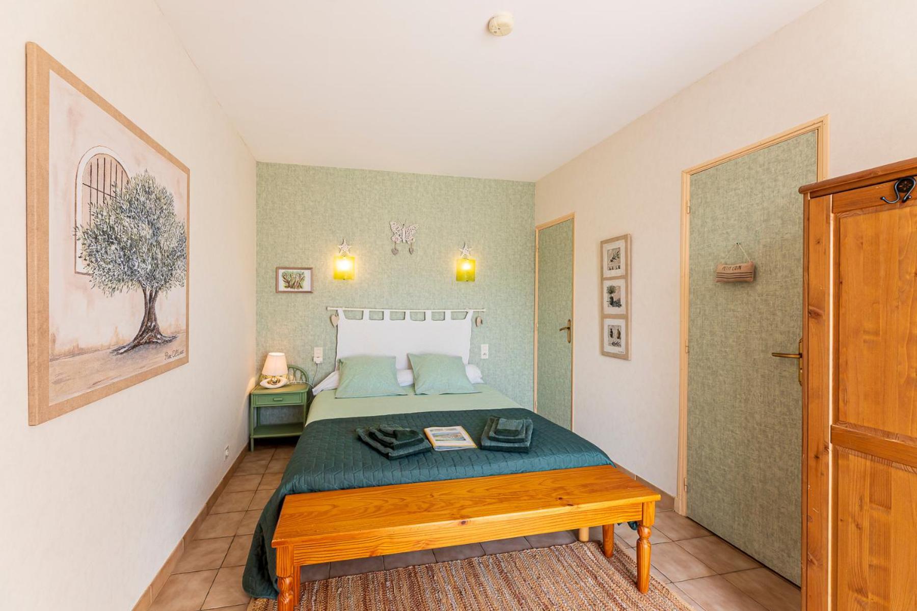 La Bastide Des Roses Bed & Breakfast Saint-Julien-d'Asse Dış mekan fotoğraf