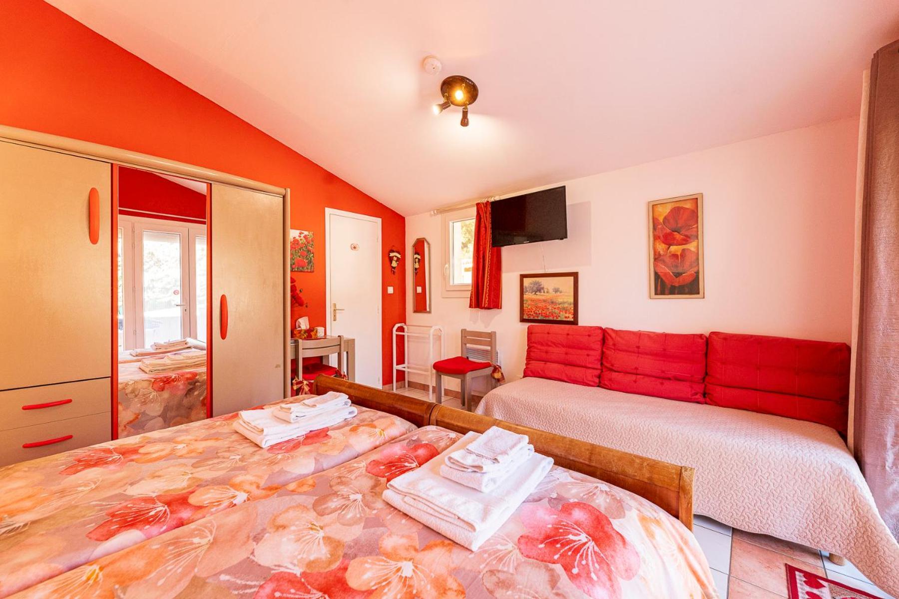La Bastide Des Roses Bed & Breakfast Saint-Julien-d'Asse Dış mekan fotoğraf